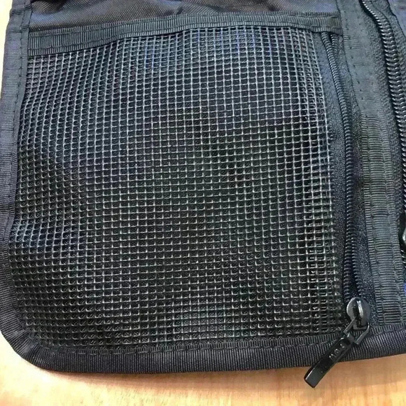 Eddie Bauer blue/black crossbody travel pouch.  Converts to waist pack. - Picture 7 of 8